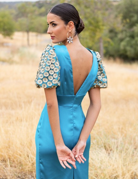 Cocktail dress with back neckline and short puffed sleeves
