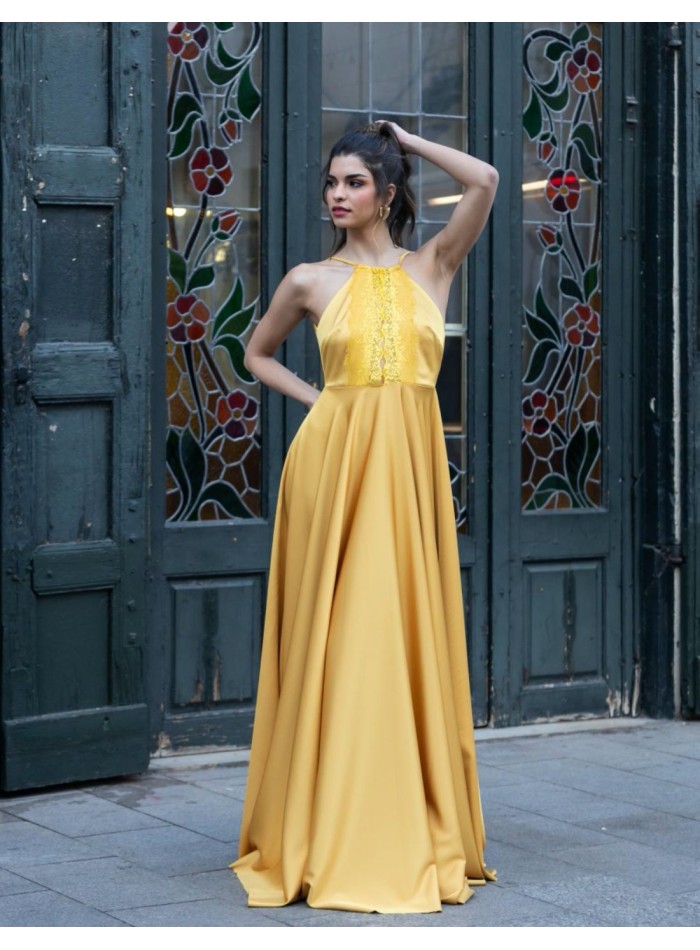 Long party dress made of satin in mustard tones.