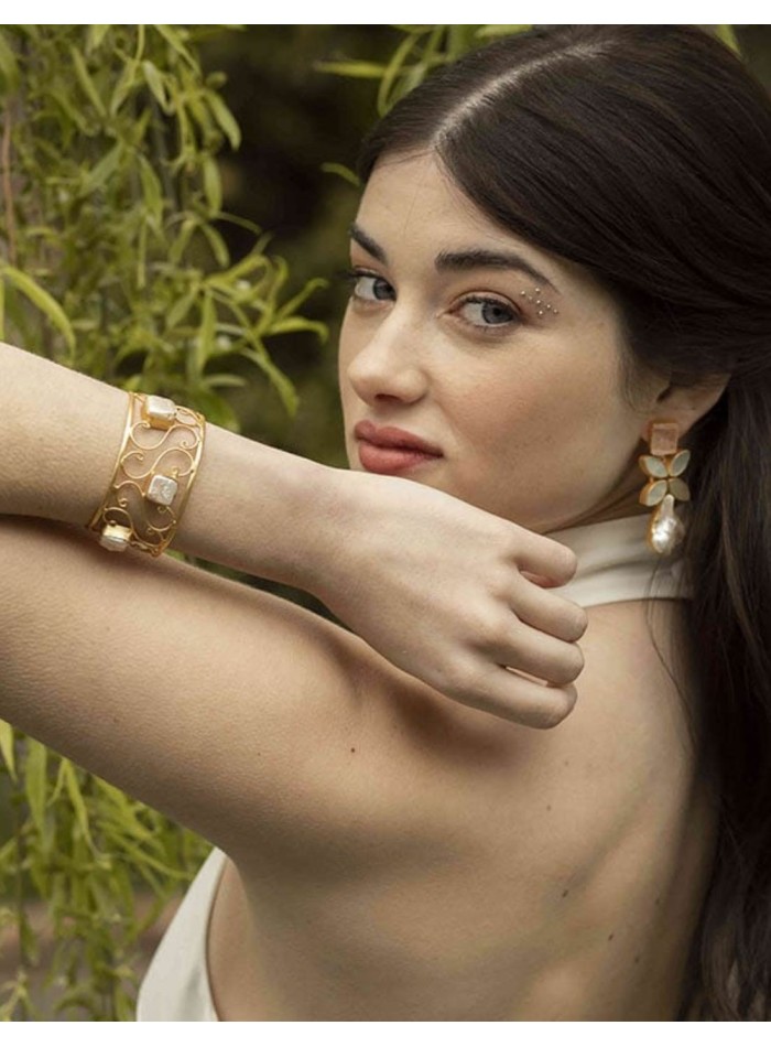 Bracelet en or avec pierres blanches naturelles