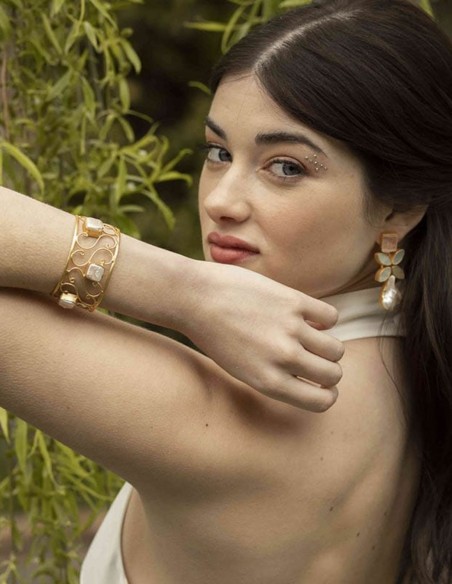 Gold bracelet with natural white stones