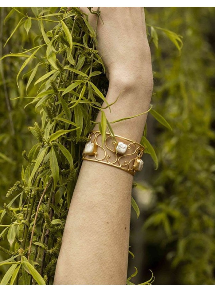 Gold bracelet with natural white stones
