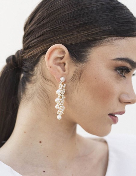 Pendientes de fiesta largos de perlitas blancas