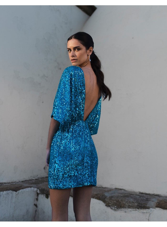Short sequin party dress with open back and sequins