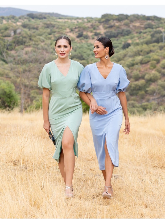 Robe midi pastel avec fente centrale et décolleté