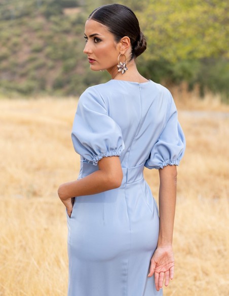 Pastel midi dress with central slit and neckline