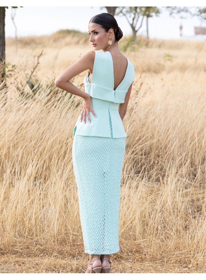 Vestido midi con volantes y falda de encaje