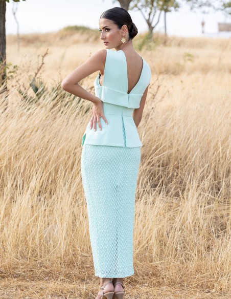 Vestido midi con volantes y falda de encaje