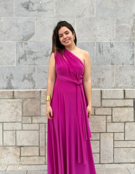 Vestido de fiesta largo con caída y con vuelo en la falda, elegante para ocasiones especiales.
