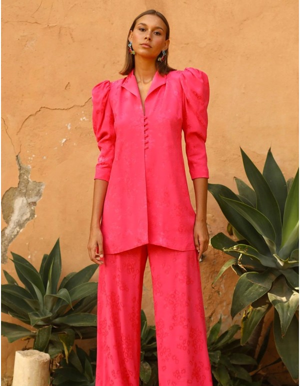 Suit with flowing fabric jacket and palazzo pants | INVITADISIMA