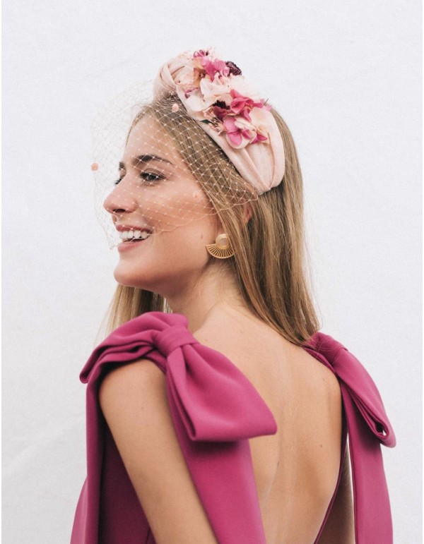 Bandeau rose noué avec des fleurs préservées 2