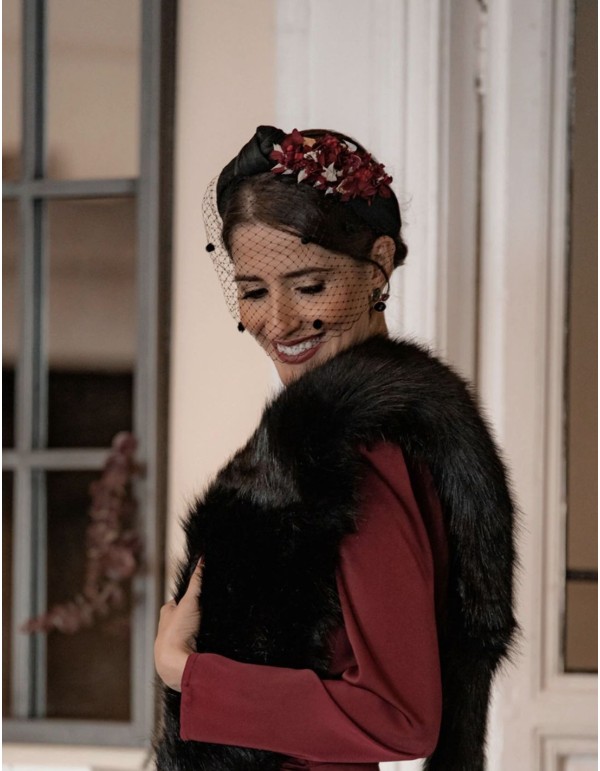 Diadema anudada negra con flores preservadas 2