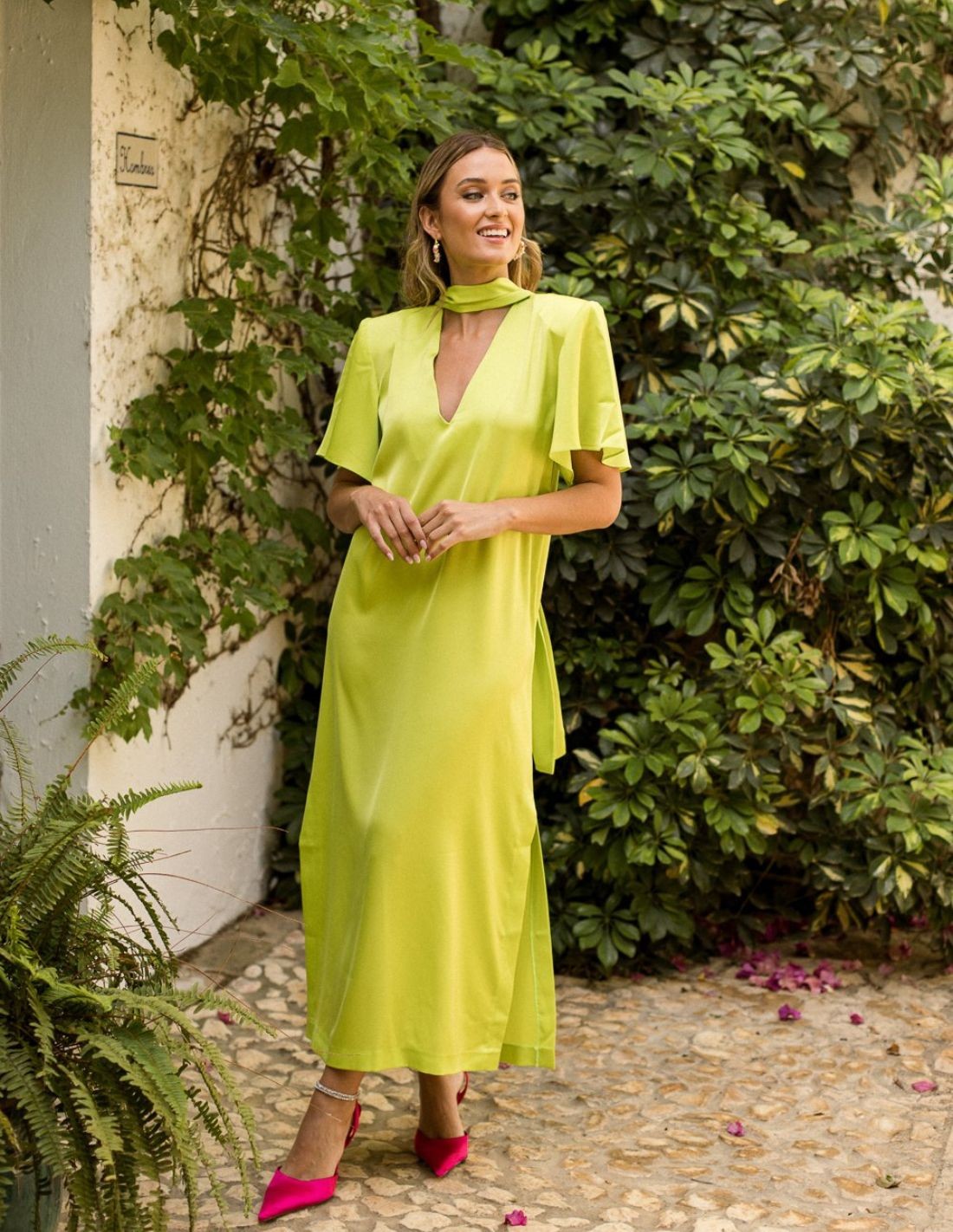 Lime midi dress for daytime events | INVITADISIMA