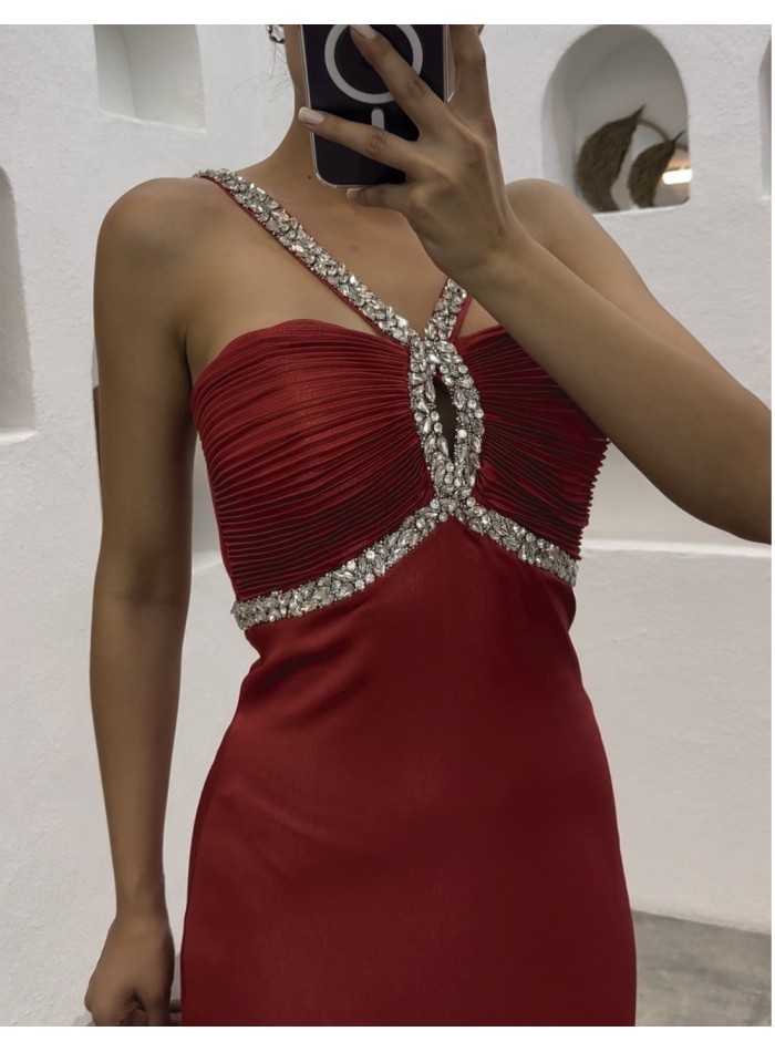 Robe longue de fête avec encolure sans bretelles et strass à l'encolure