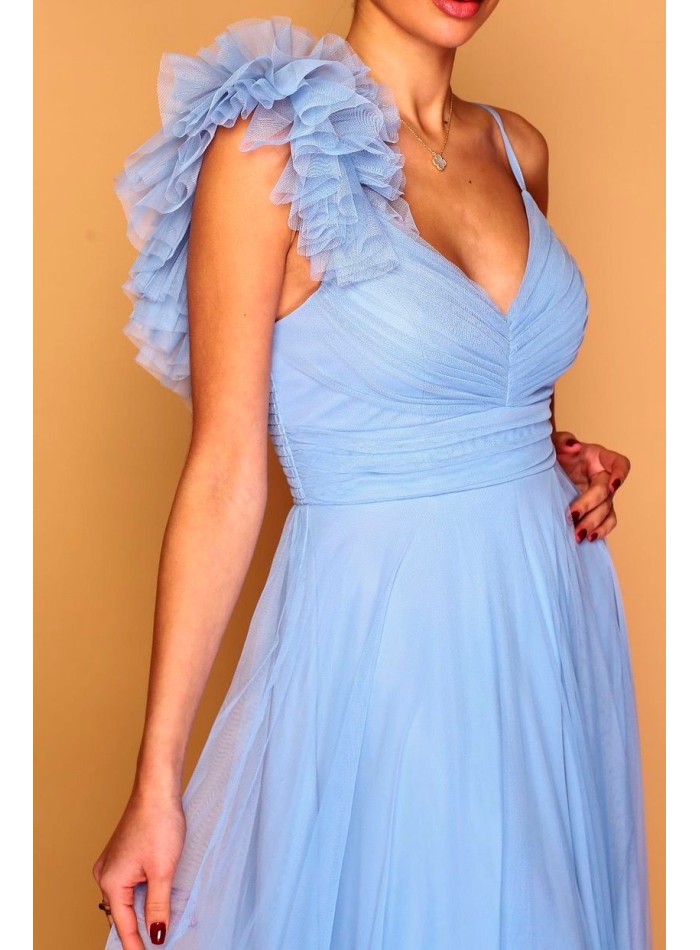 Tulle evening dress with decorated shoulder for guests