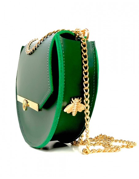 Bolso de piel verde con cadenas y detalles - INVITADISIMA