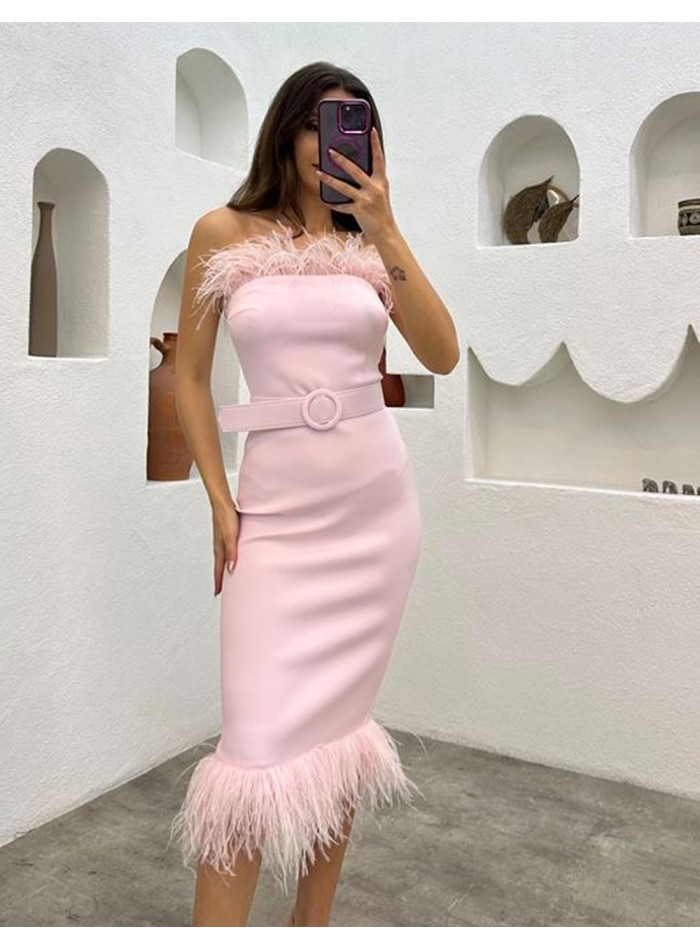 Vestido de fiesta midi con detalle plumas y cinturón para invitada