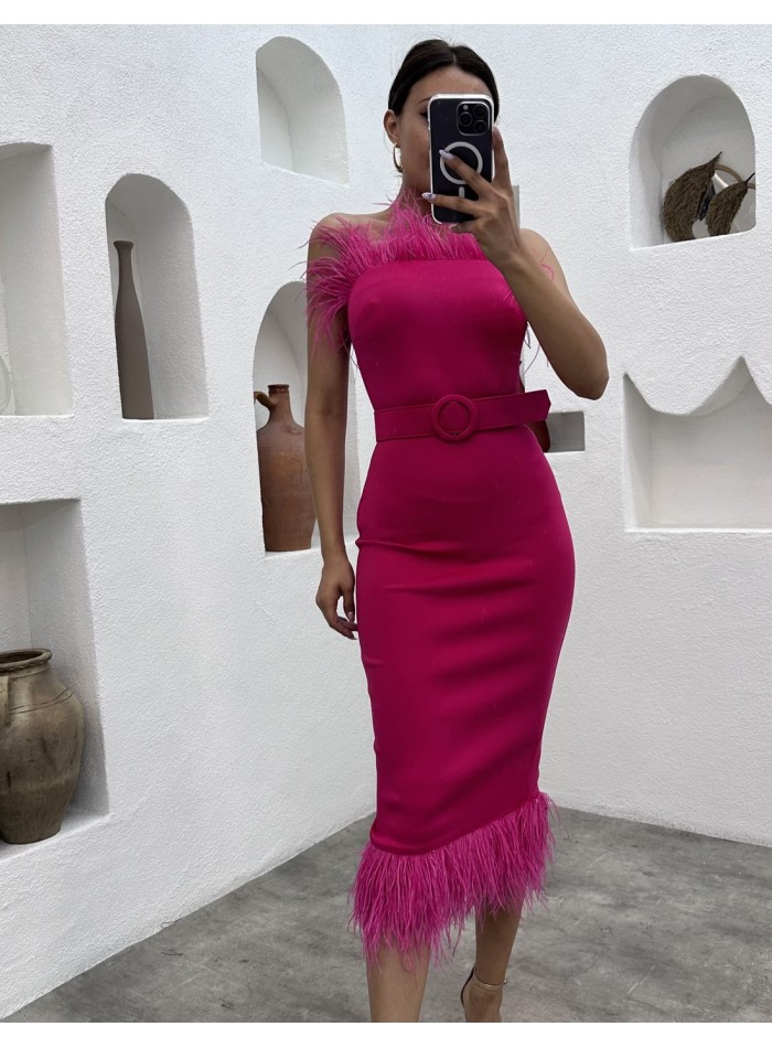 Vestido de fiesta midi con detalle plumas y cinturón para invitada