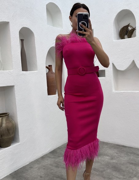 Vestido de fiesta midi con detalle plumas y cinturón