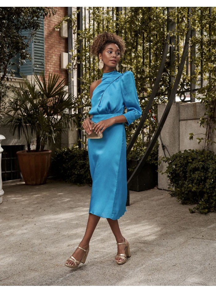 Robe asymétrique en satin pour la soirée