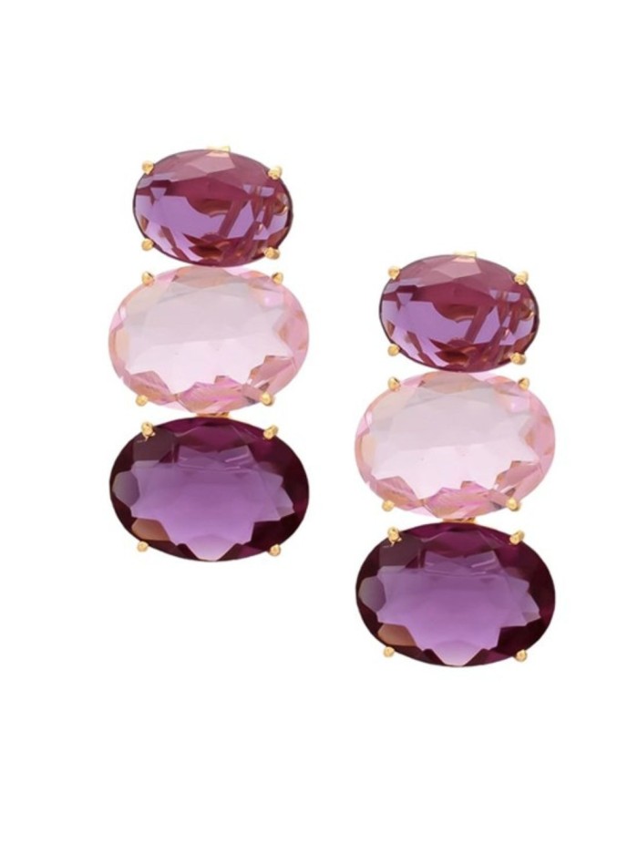 Pendientes de fiesta con tres piedras naturales ovaladas en tonos rosas.