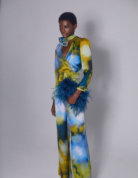 Pantalón largo de tiro alto satinado estampado