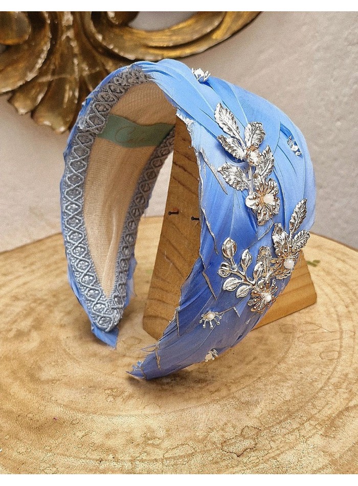 Feather headband with metallic motifs