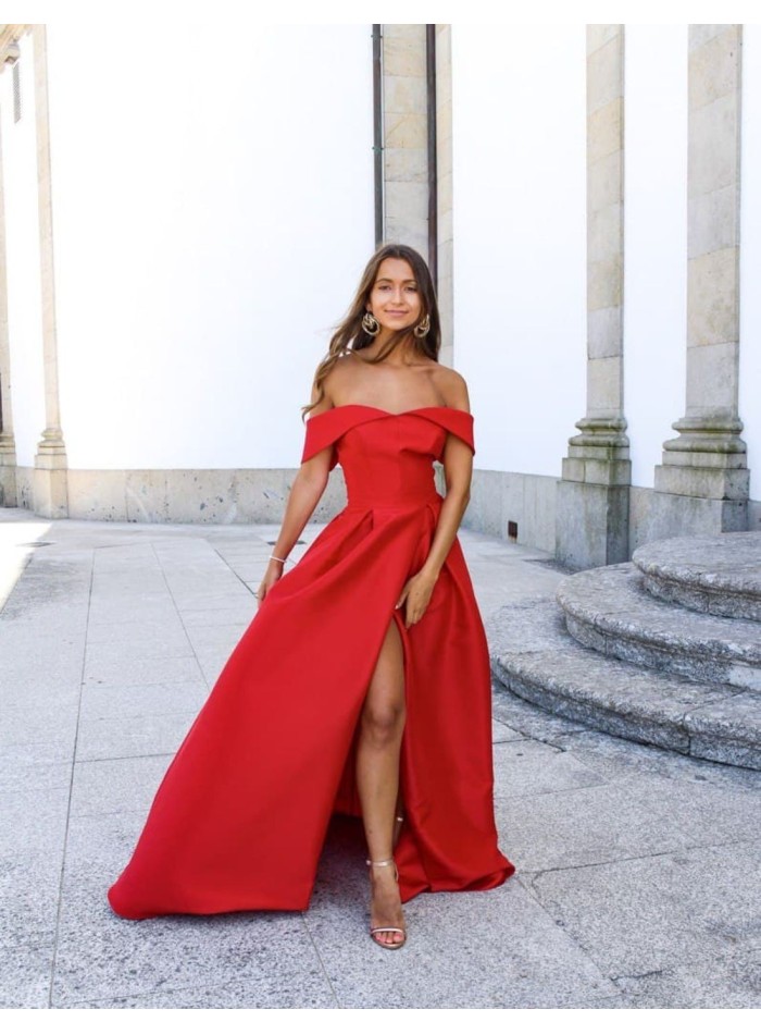 Robe longue de fête en satin avec encolure bardot