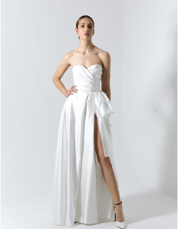 Vestido de novia largo con escote corazón