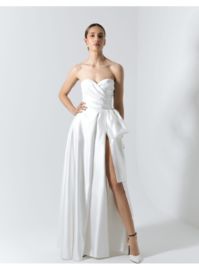 Robe longue de mariage avec encolure cache-coeur