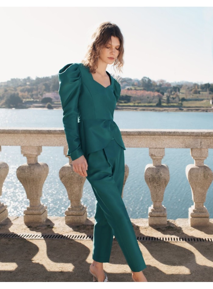 Emerald green long trousers with darts