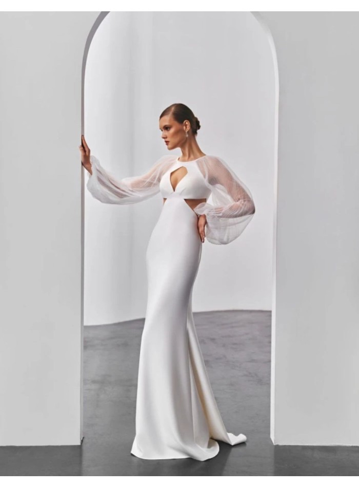 Robe longue de mariée à découpes et manches longues