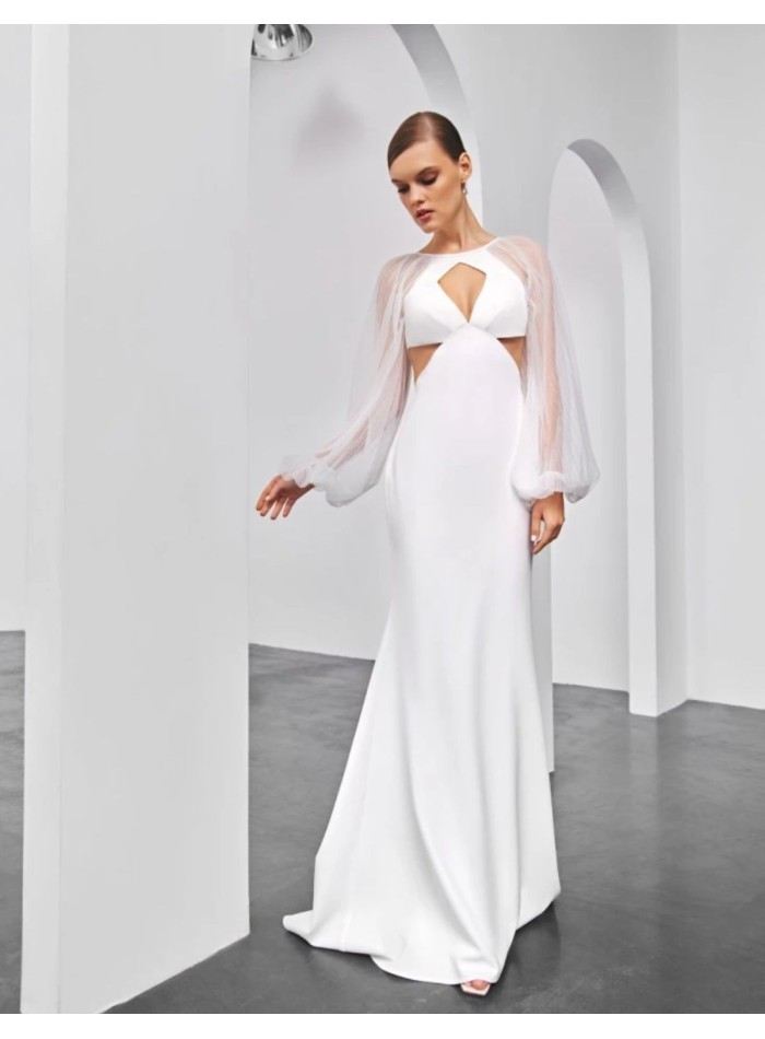 Robe de mariée longue et découpée avec manches...