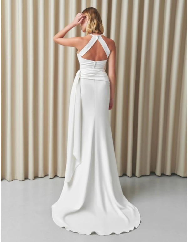 Vestido de novia marfil con escote halter drapeado 2