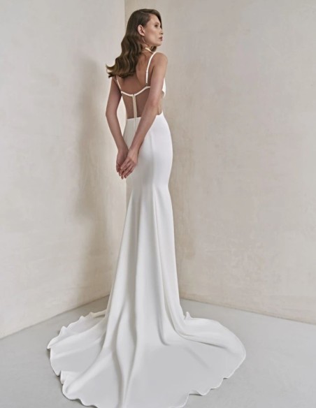 Longue robe de mariée ivoire découpée avec de la maille