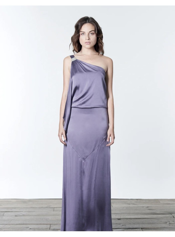 Robe longue satinée lilas avec encolure asymétrique