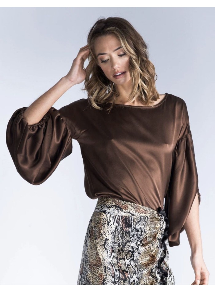 Blouse en satin chocolat à manches longues