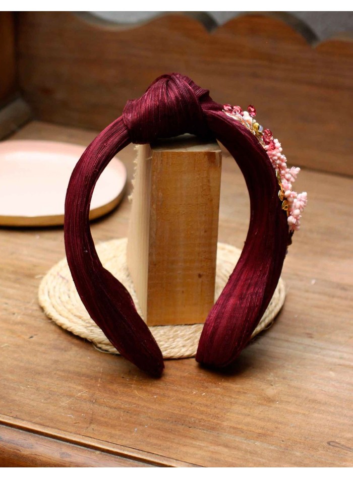 Guest headband with sinamay knot and floral details for party