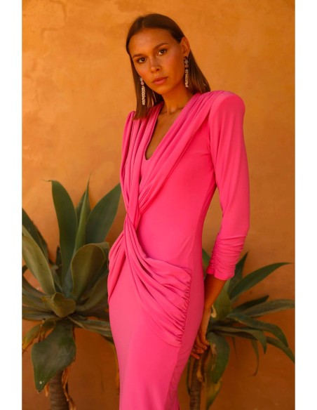 vestido cruzado en v rosa