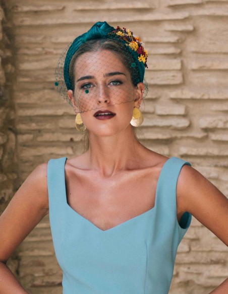 Diadema de invitada con nudo en sinamay y detalle flores en color verde agua Diadema de invitada con nudo en sinamay y detalle flores en color verde agua