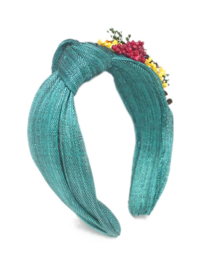 Diadema de invitada con nudo en sinamay y detalle flores