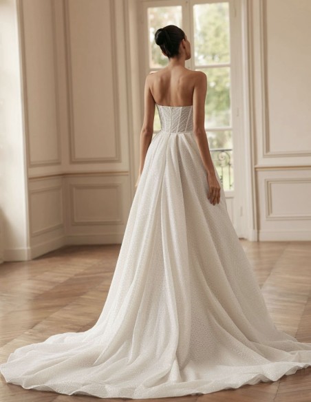 Robe de mariée longue avec encolure sans bretelles