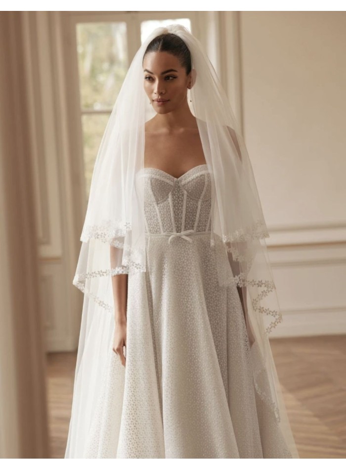 Long wedding dress with strapless neckline