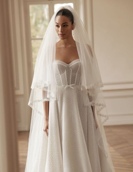 Long wedding dress with strapless neckline