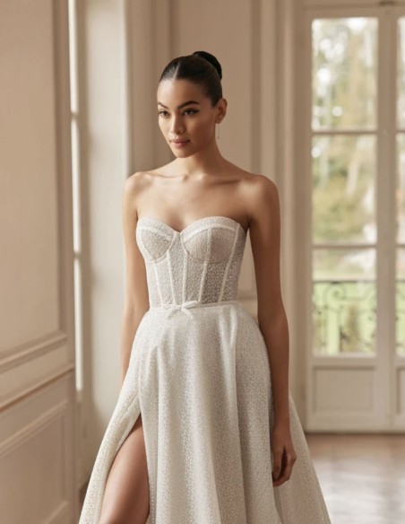 Long wedding dress with strapless neckline