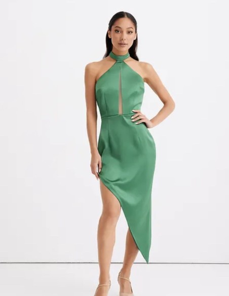 Robe asymétrique décolletée pour les fêtes