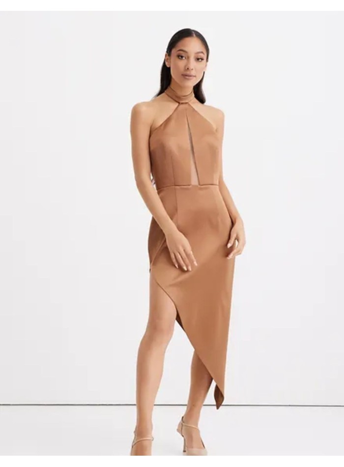 Robe asymétrique décolletée pour les fêtes