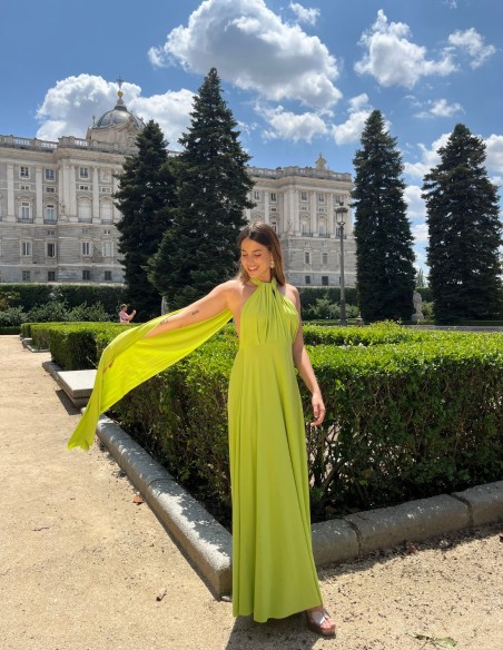 Vestido largo de fiesta estilo multiposicion con capa y cuello halter. Vestido largo de fiesta estilo multiposicion con capa y cuello halter.
