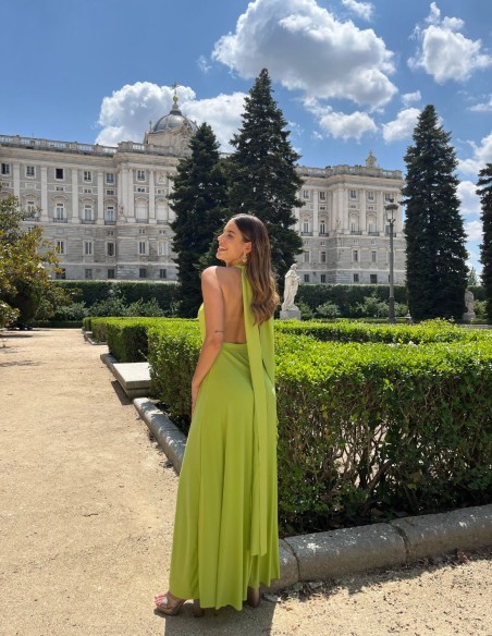 Vestido largo de fiesta multiposicion color verde pistacho con espalda descubierta y capa. Vestido largo de fiesta multiposicion color verde pistacho con espalda descubierta y capa.