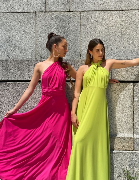 Vestido largo multiposicion en color rosa barbie y verde, con la tendencia barbiecore de esta primavera verano. Vestido largo multiposicion en color rosa barbie y verde, con la tendencia barbiecore de esta primavera verano.