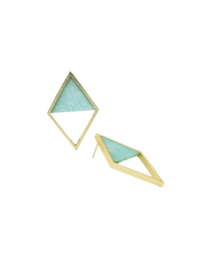 Geometric gold-plated earrings with natural stone